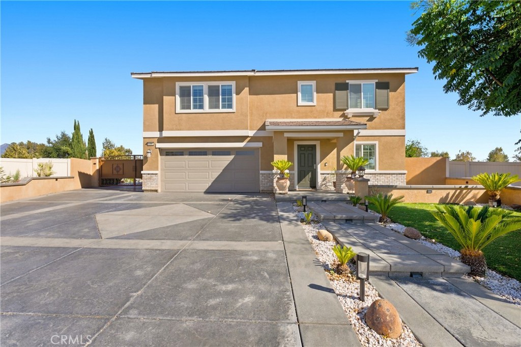 1304 Desert Rose Court Property Photo 13