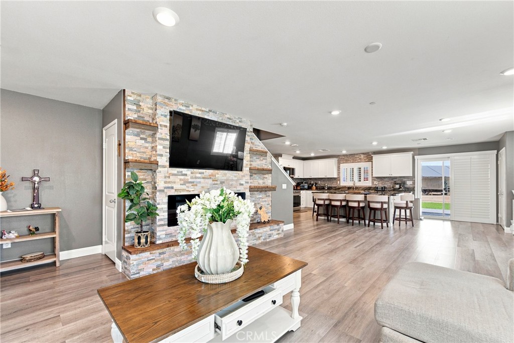 1304 Desert Rose Court Property Photo 16