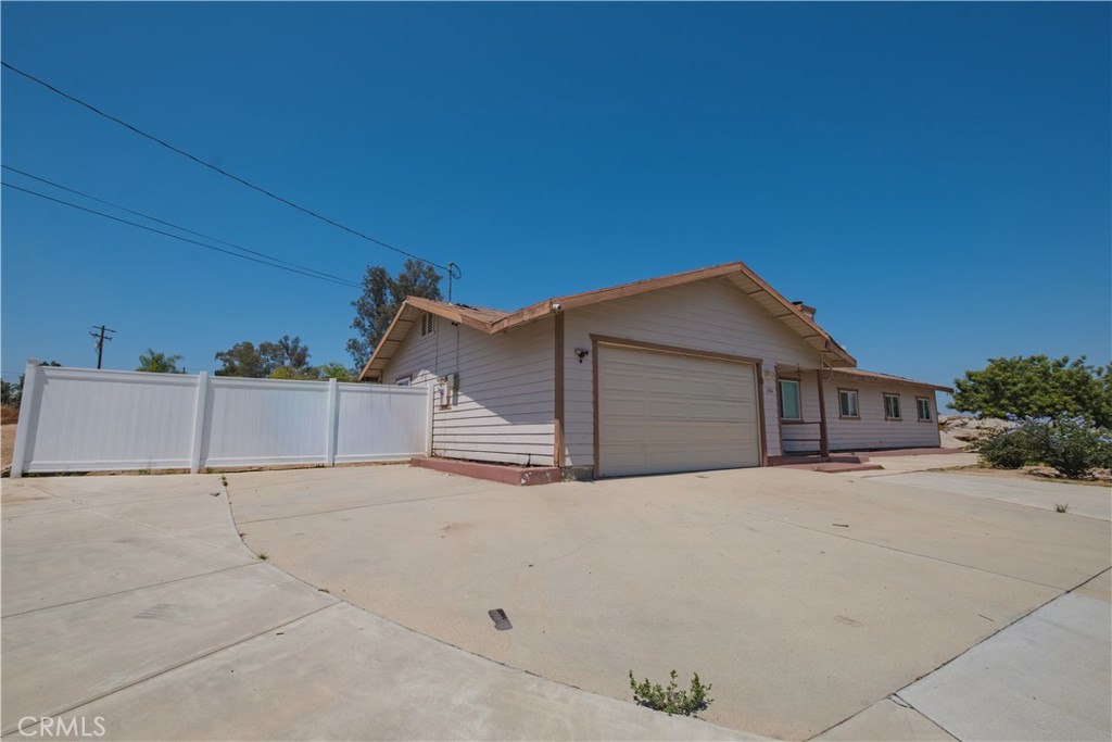 1104 Navajo Property Photo 1
