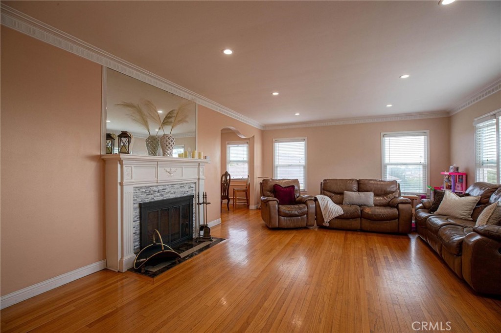 4427 W 60th Property Photo 4