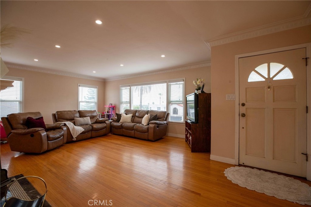 4427 W 60th Property Photo 5