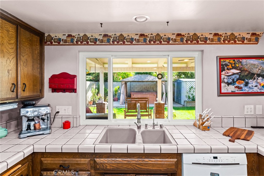 17432 Niagara Avenue Property Photo 16