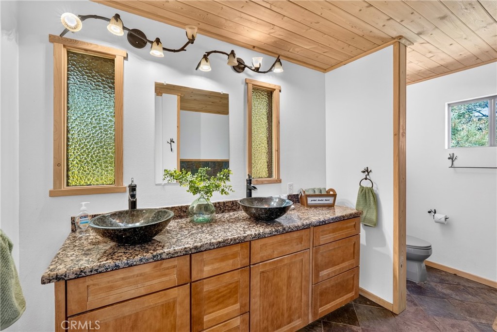 701 Villa Grove Property Photo 32