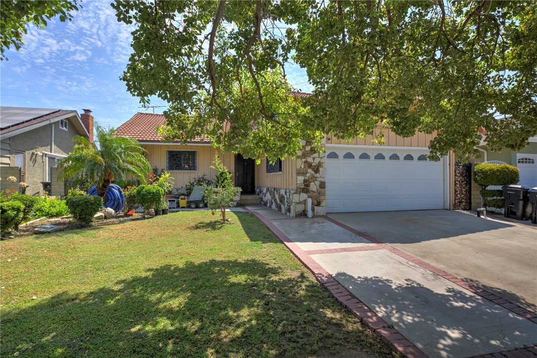 15422 Benfield Property Photo 2