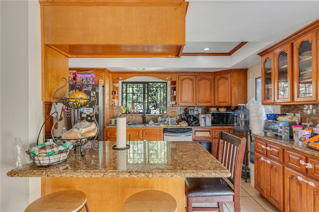 15422 Benfield Property Photo 8