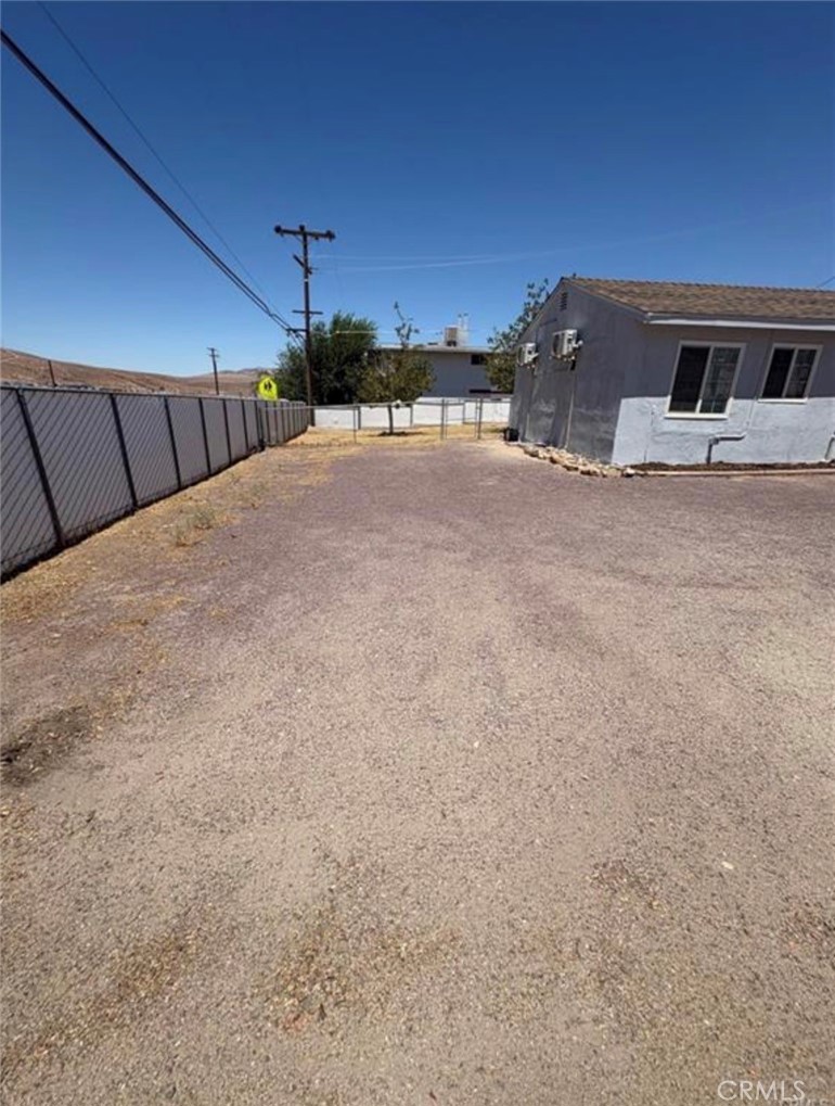 435 S 1st Property Photo 4