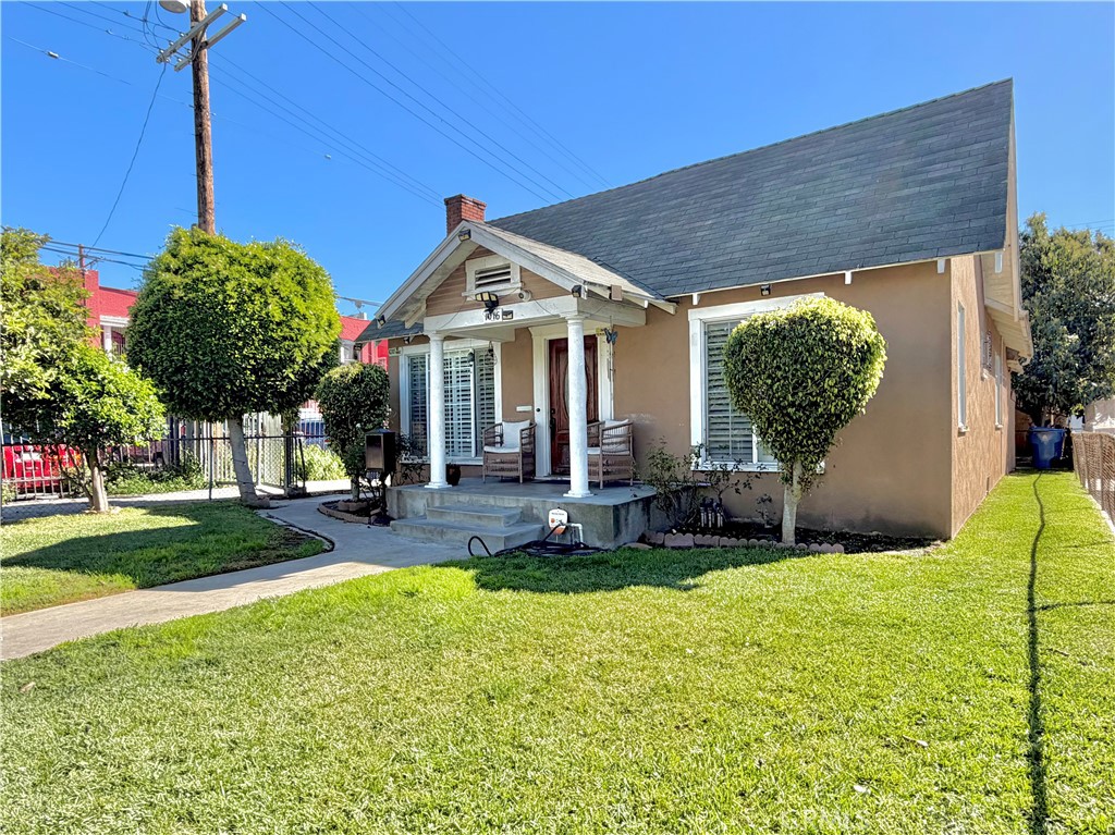 1016 W 51st Place Property Photo 3