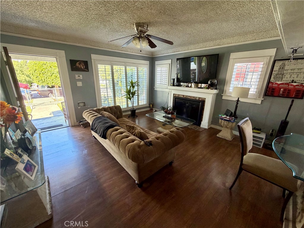 1016 W 51st Place Property Photo 7