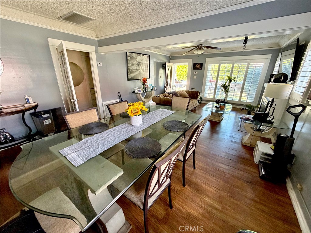 1016 W 51st Place Property Photo 8