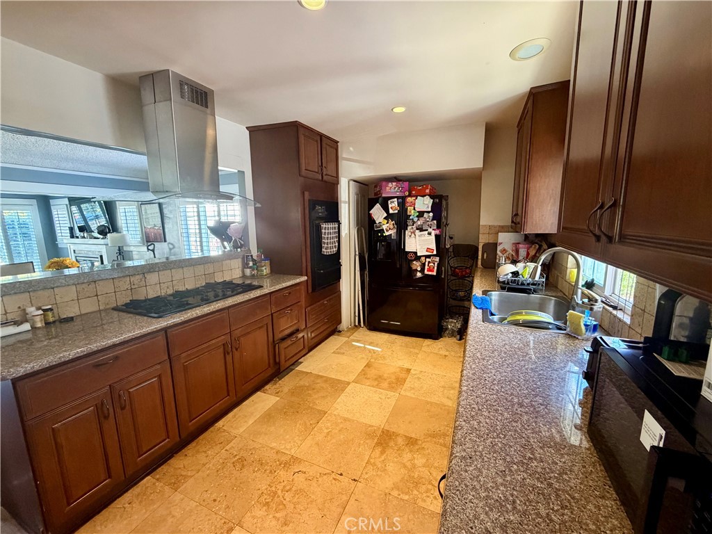 1016 W 51st Place Property Photo 12