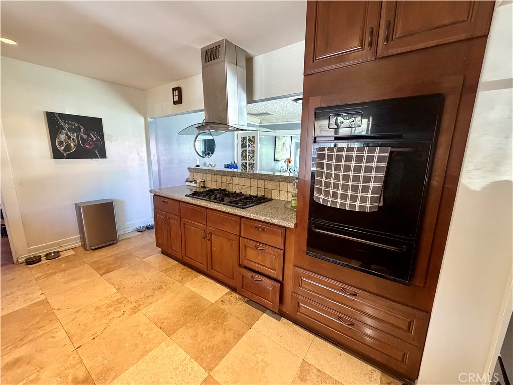 1016 W 51st Place Property Photo 13