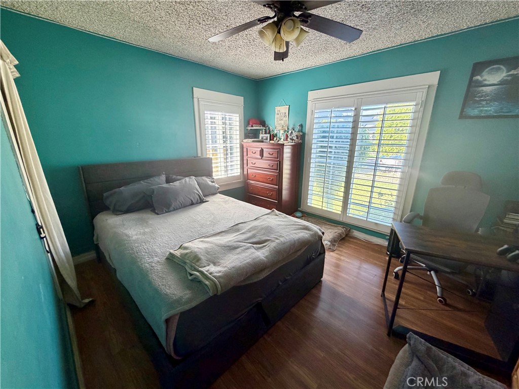 1016 W 51st Place Property Photo 14