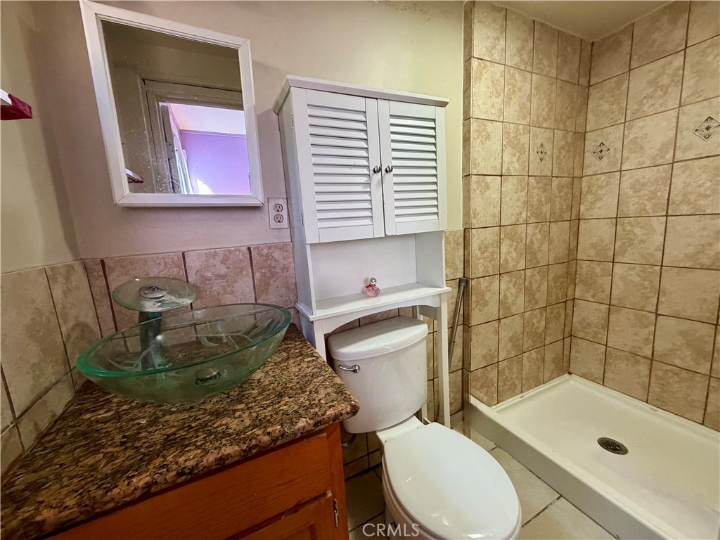 1016 W 51st Place Property Photo 18