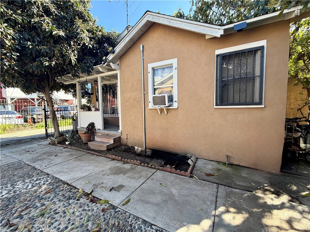 1016 W 51st Place Property Photo 21