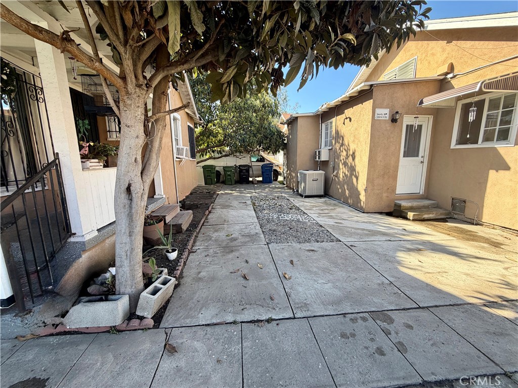 1016 W 51st Place Property Photo 22