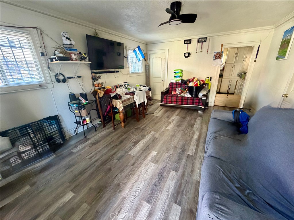 1016 W 51st Place Property Photo 23