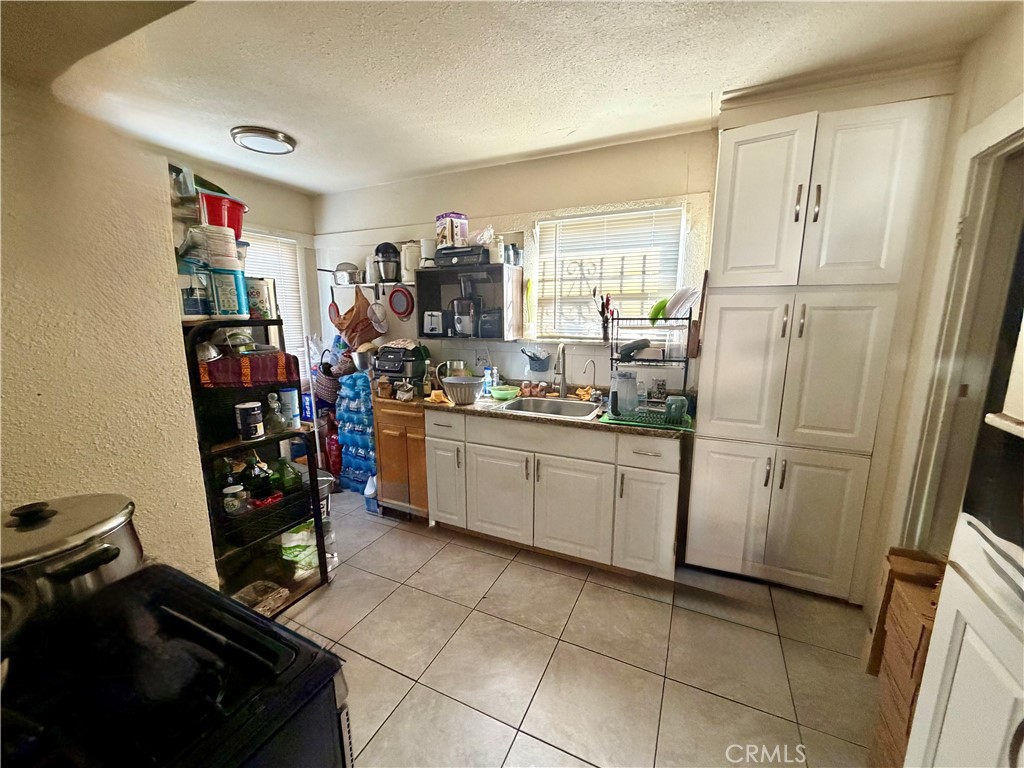 1016 W 51st Place Property Photo 24