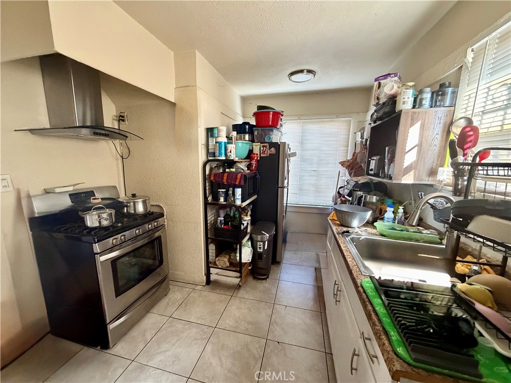 1016 W 51st Place Property Photo 25