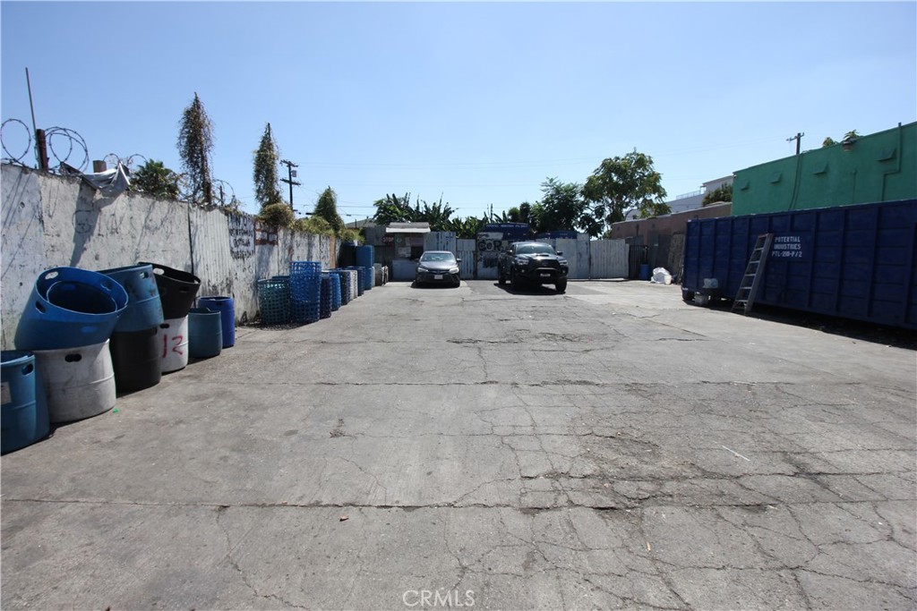 222 E Manchester Property Photo 4