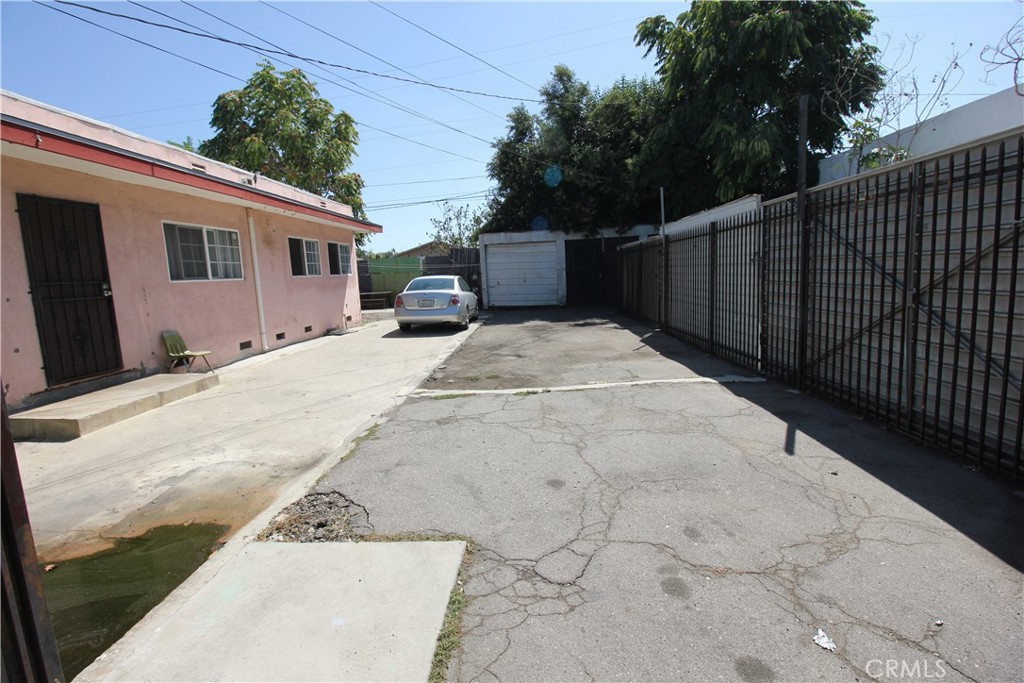 222 E Manchester Property Photo 6