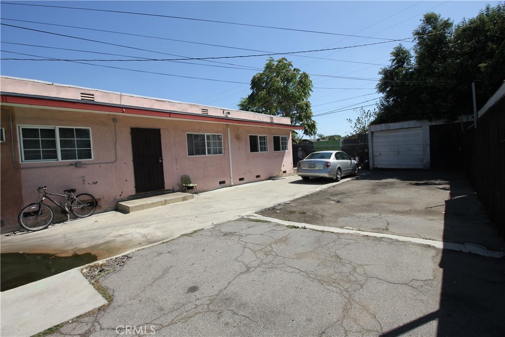 222 E Manchester Property Photo 7