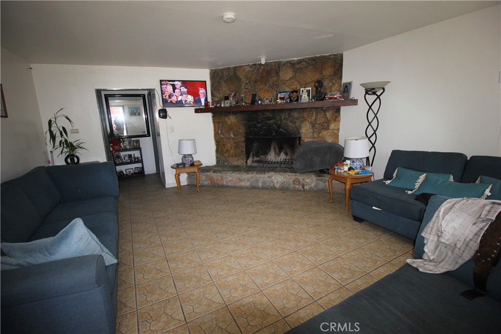 222 E Manchester Property Photo 8