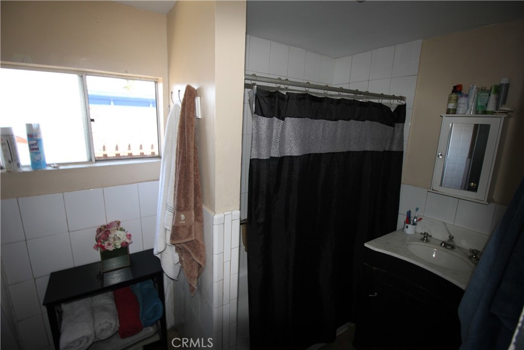 222 E Manchester Property Photo 12