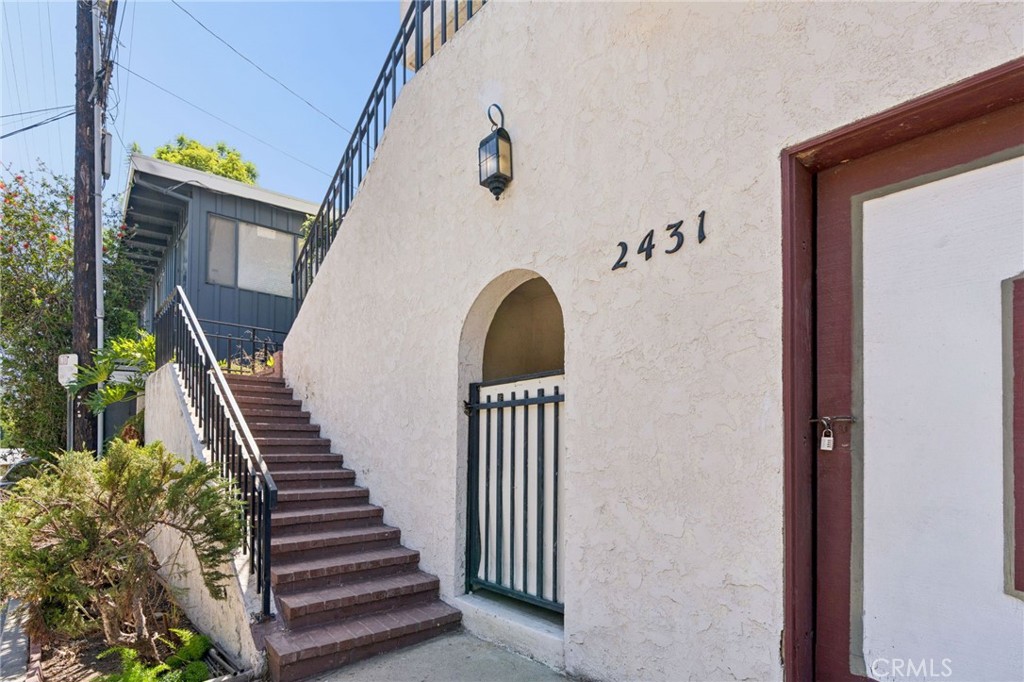 2431 Claremont Property Photo 6