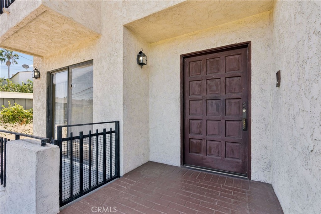 2431 Claremont Property Photo 7