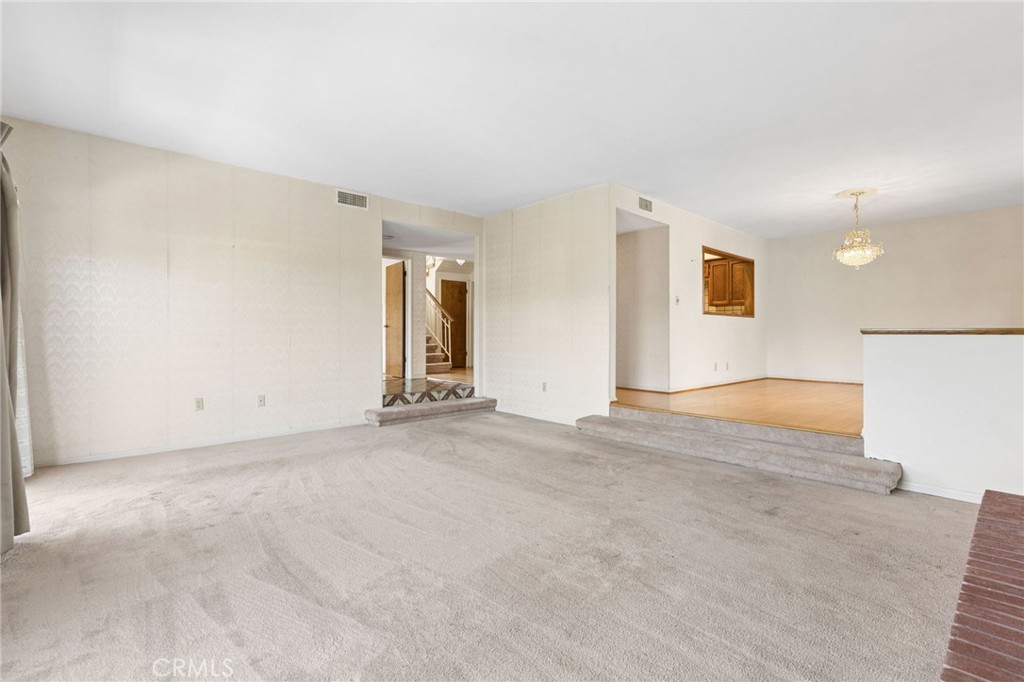 2431 Claremont Property Photo 12