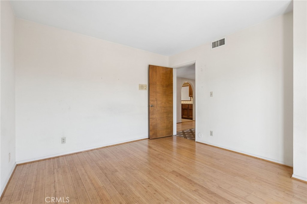 2431 Claremont Property Photo 23