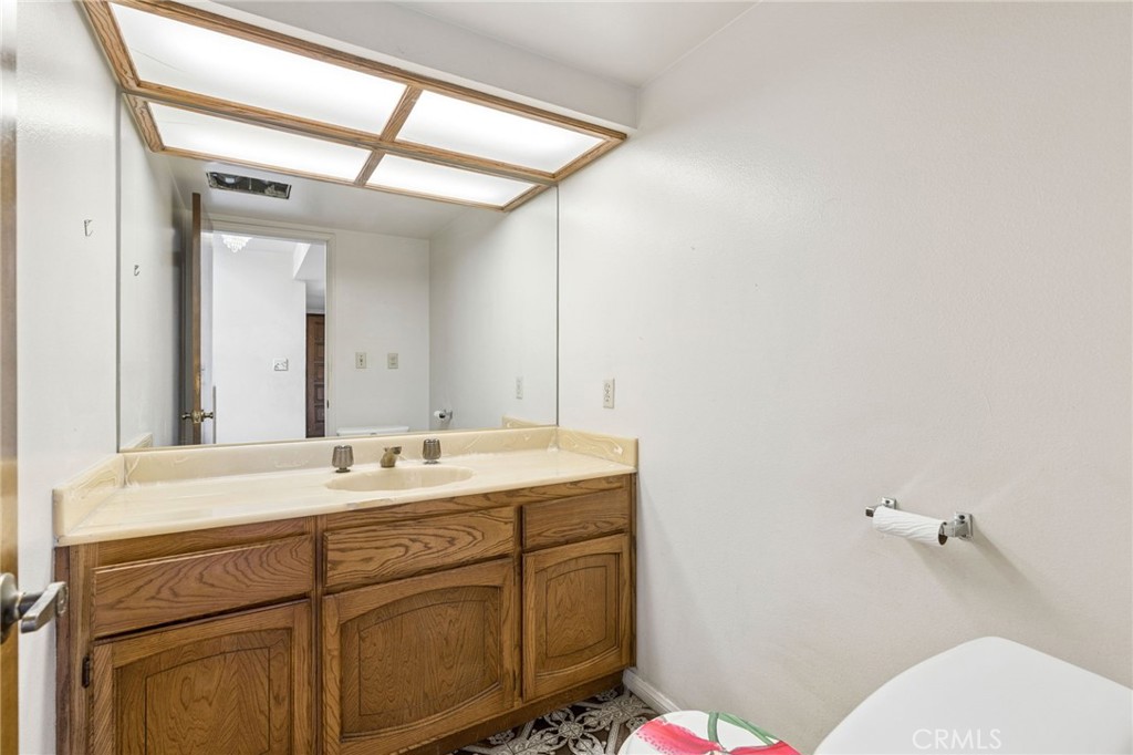 2431 Claremont Property Photo 26