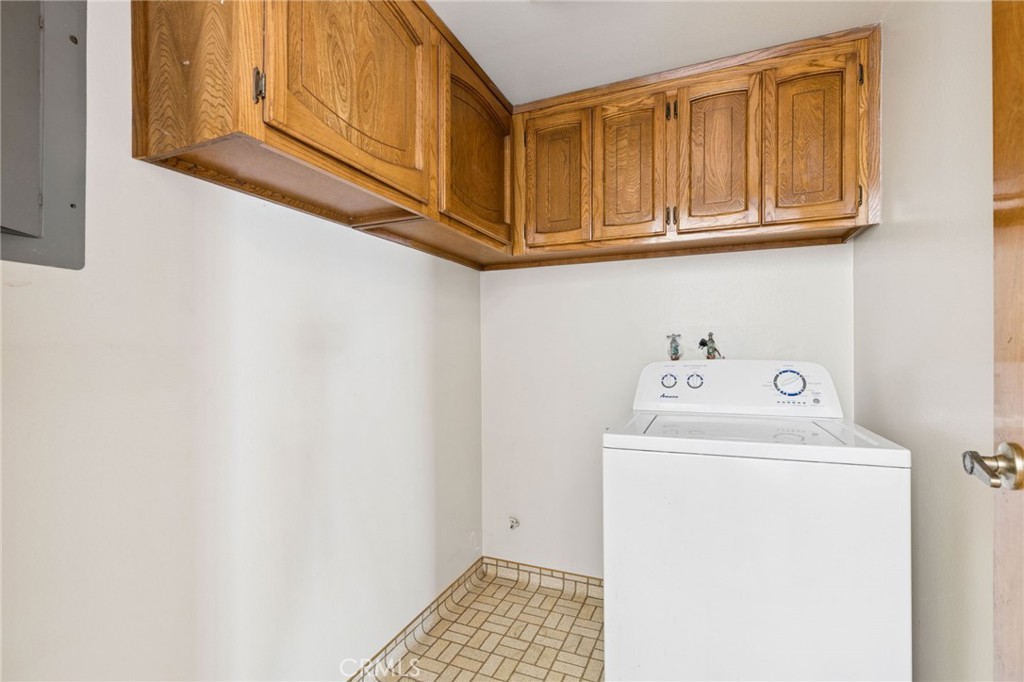 2431 Claremont Property Photo 27
