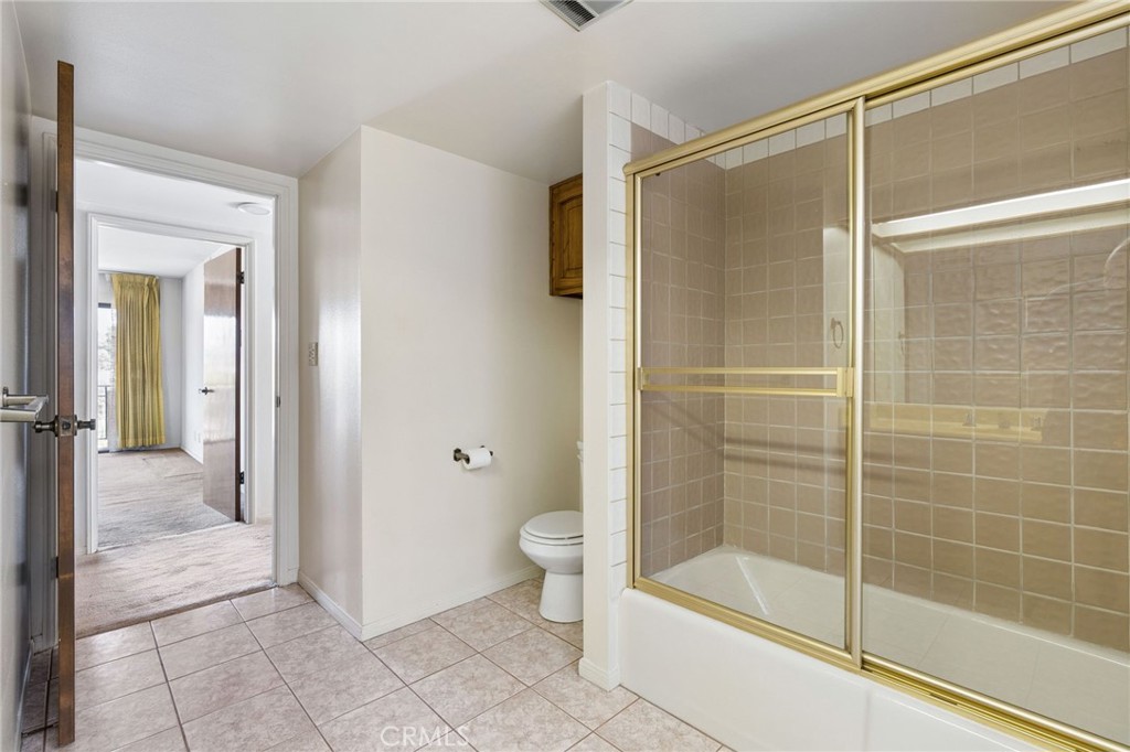 2431 Claremont Property Photo 38