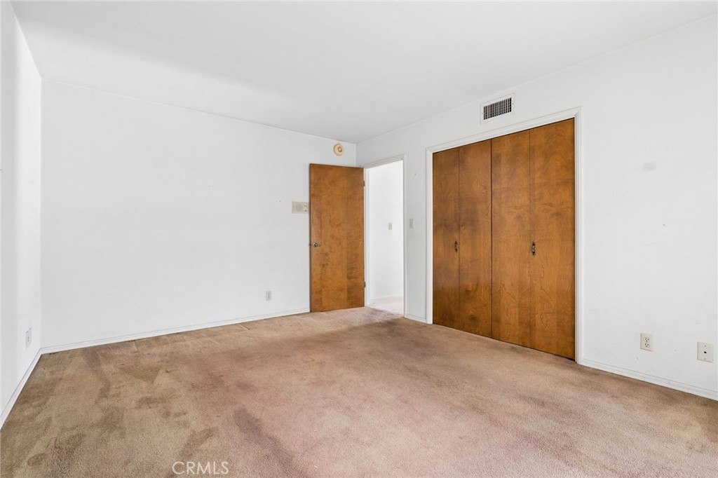 2431 Claremont Property Photo 41