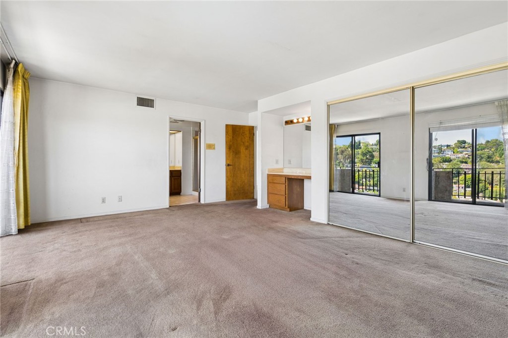 2431 Claremont Property Photo 45