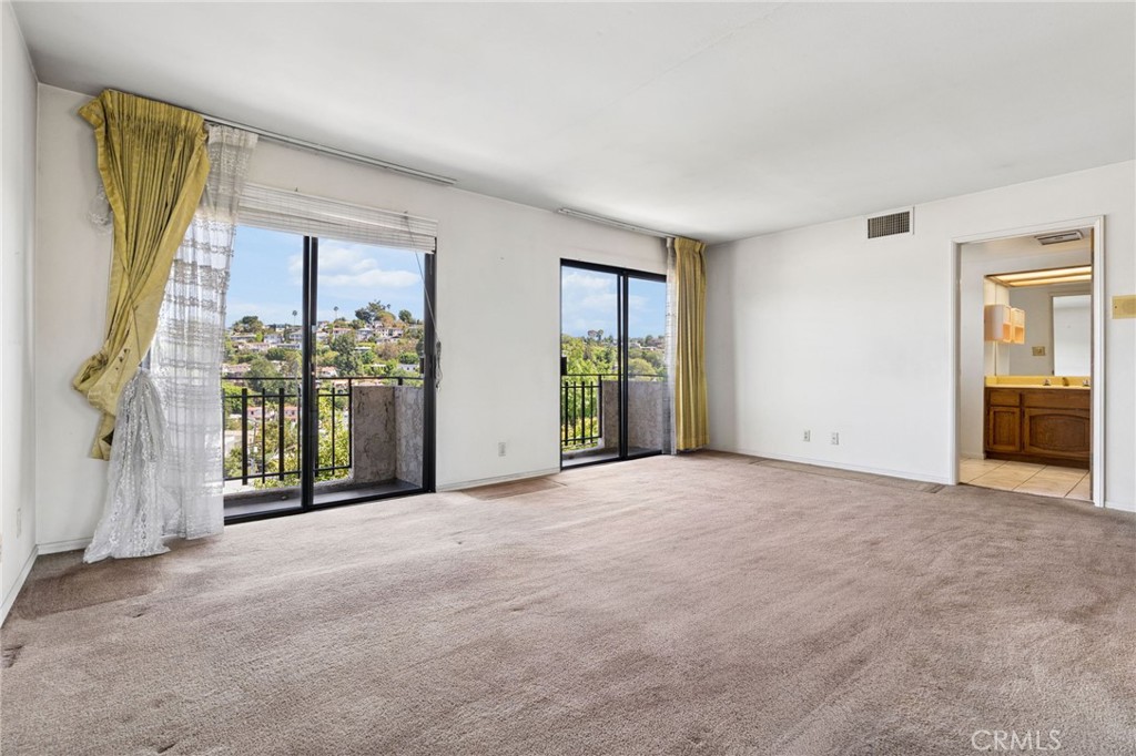 2431 Claremont Property Photo 46