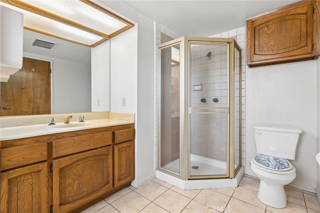 2431 Claremont Property Photo 47