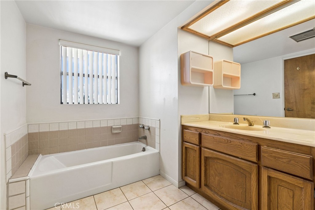 2431 Claremont Property Photo 48
