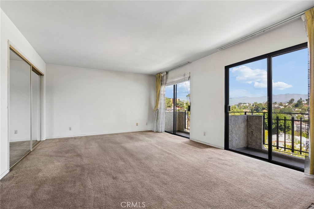 2431 Claremont Property Photo 49