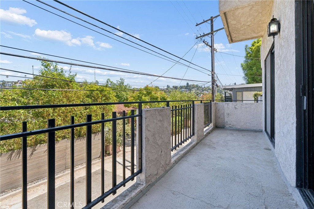 2431 Claremont Property Photo 58