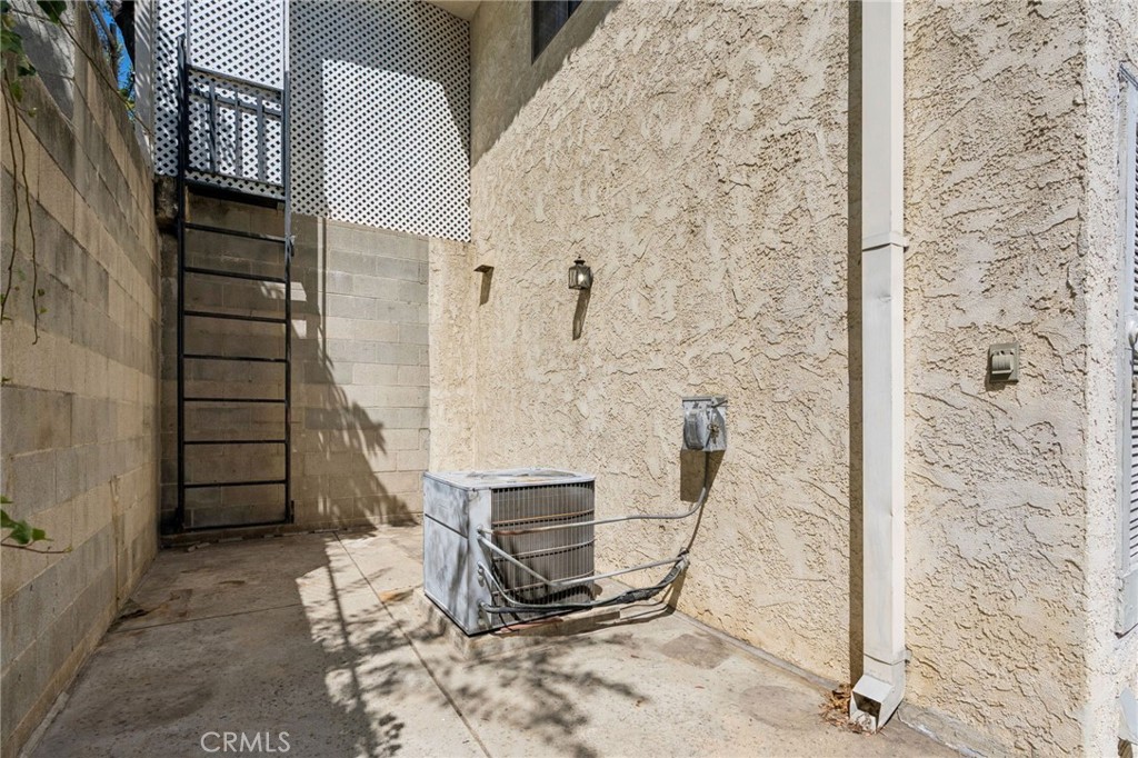 2431 Claremont Property Photo 60
