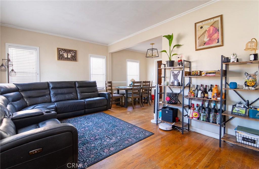 482 E 59th Street Property Photo 3