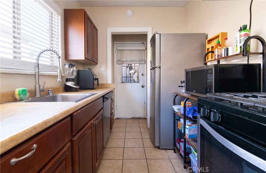 482 E 59th Street Property Photo 5