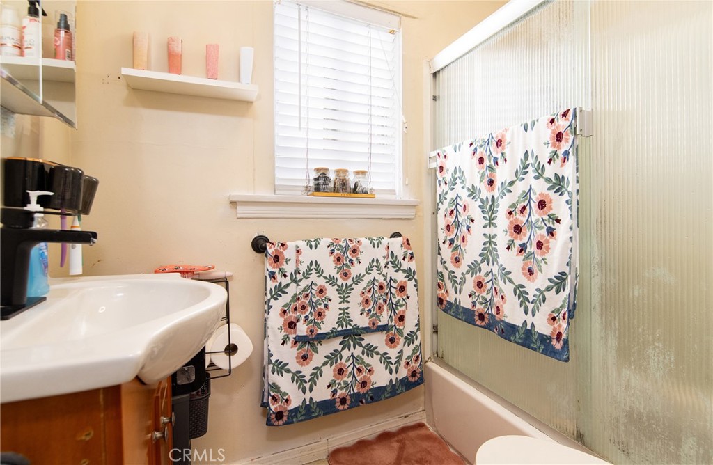 482 E 59th Street Property Photo 8