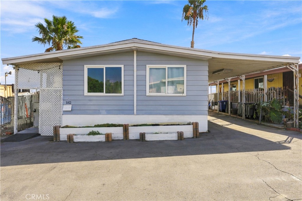 5450 N. Paramount Blvd. Property Photo 2