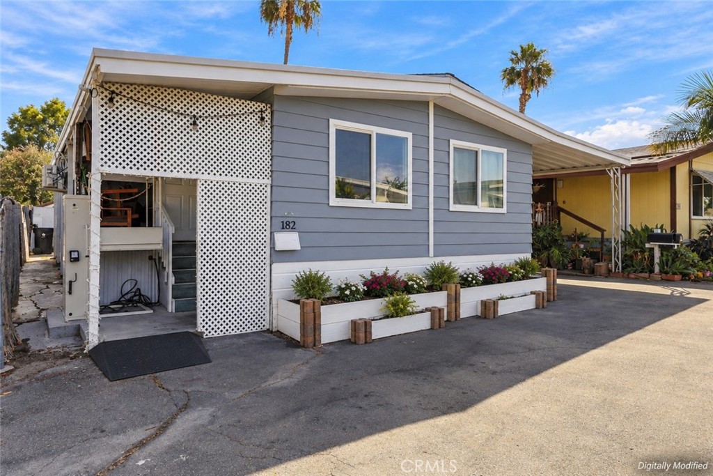 5450 N. Paramount Blvd. Property Photo 3