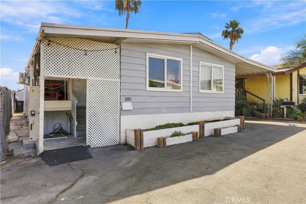 5450 N. Paramount Blvd. Property Photo 4