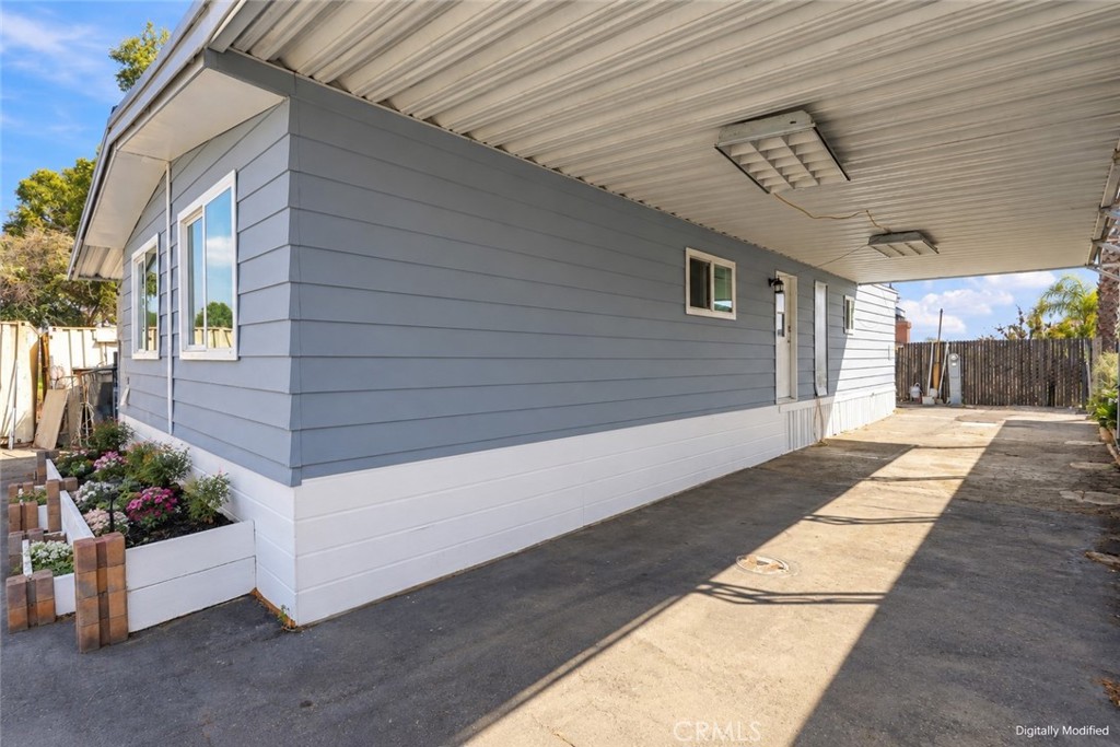5450 N. Paramount Blvd. Property Photo 5