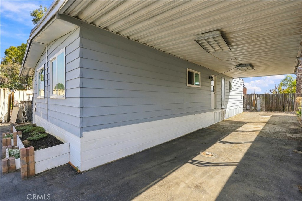 5450 N. Paramount Blvd. Property Photo 6